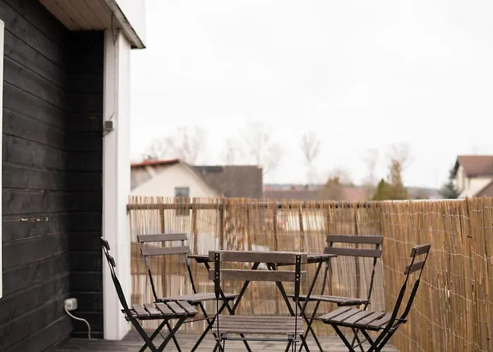 Family Garden With Free Private Parking & Playground *