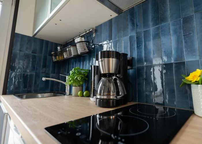 Family Garden With Free Private Parking & Playground *