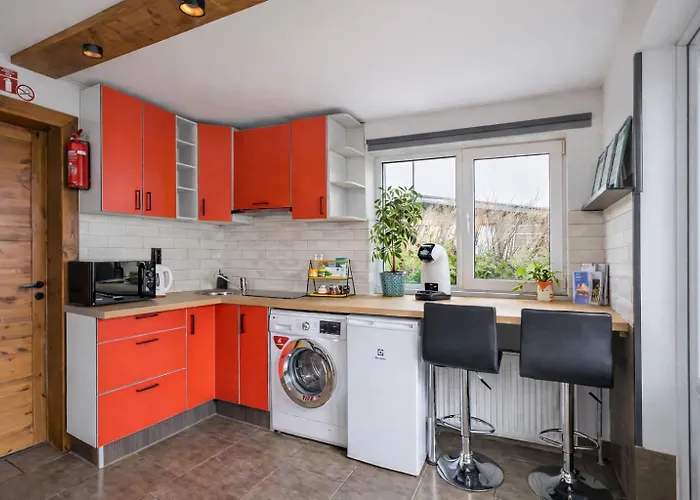 Family Garden With Free Private Parking & Playground Apartment